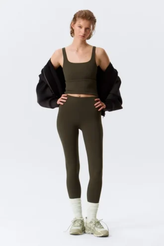 Top deportivo corto – Marrón oscuro