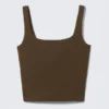 Top deportivo corto – Marrón oscuro Top deportivo corto – Marrón oscuro