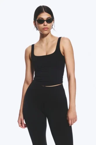 Top deportivo corto – Negro
