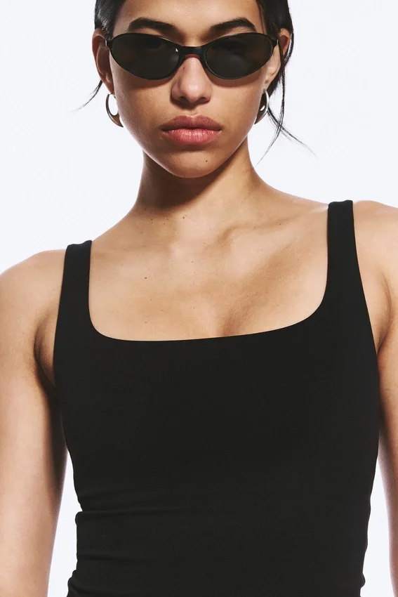 Top deportivo corto – Negro Top deportivo corto – Negro
