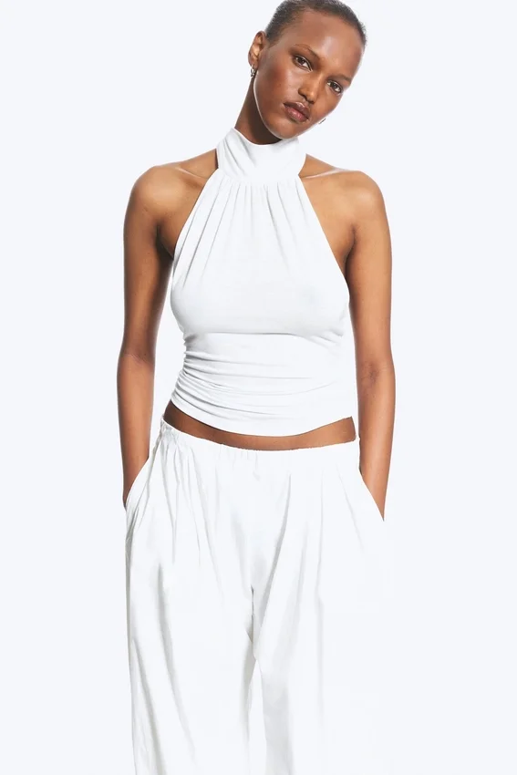 Top drapeado con cuello halter – Blanco Top drapeado con cuello halter – Blanco