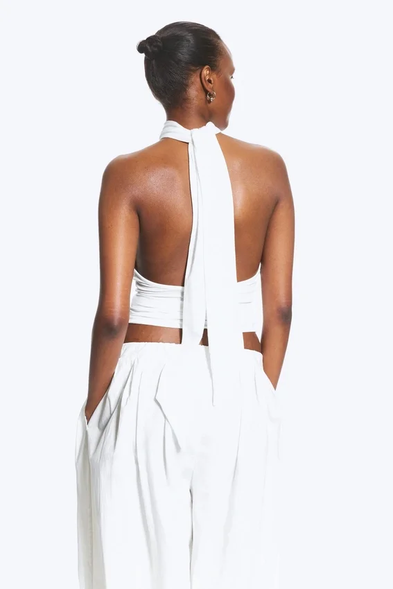 Top drapeado con cuello halter – Blanco Top drapeado con cuello halter – Blanco