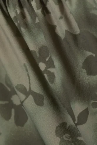 Top drapeado de nailon con un solo hombro – Verde caqui – Flores rociadas