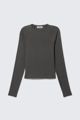 Top entallado con mangas raglán – Gris oscuro