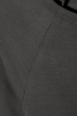 Top entallado con mangas raglán – Gris oscuro