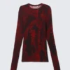 Top estampado de manga larga y corte entallado – Estampado de dragón rojo oscuro Top estampado de manga larga y corte entallado – Estampado de dragón rojo oscuro