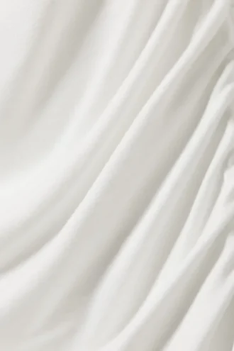 Top fruncido con hombros descubiertos y manga larga – Blanco