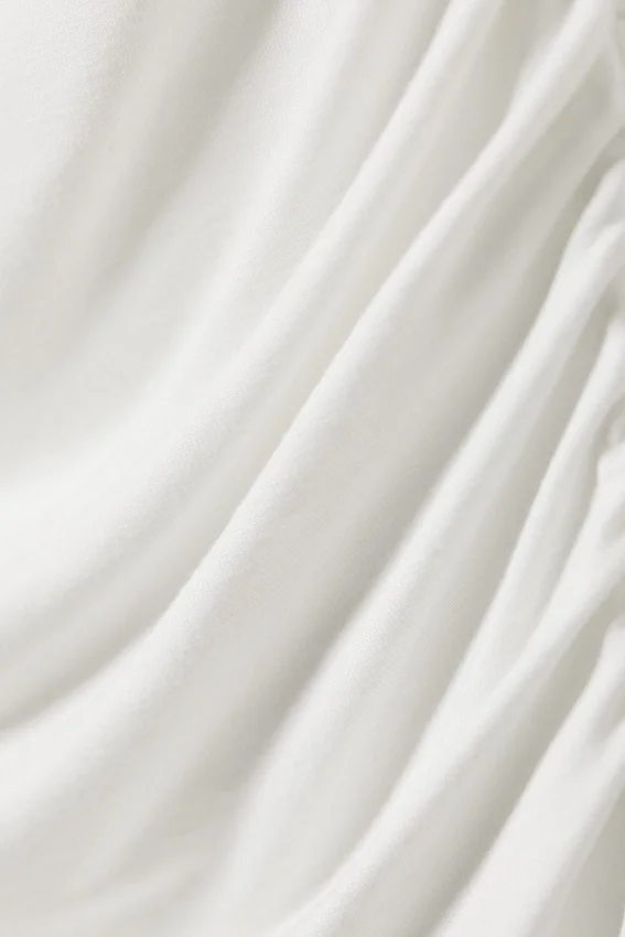 Top fruncido con hombros descubiertos y manga larga – Blanco Top fruncido con hombros descubiertos y manga larga – Blanco