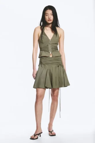 Top halter con cuello en V, cremallera y lazo en la cintura – Verde caqui