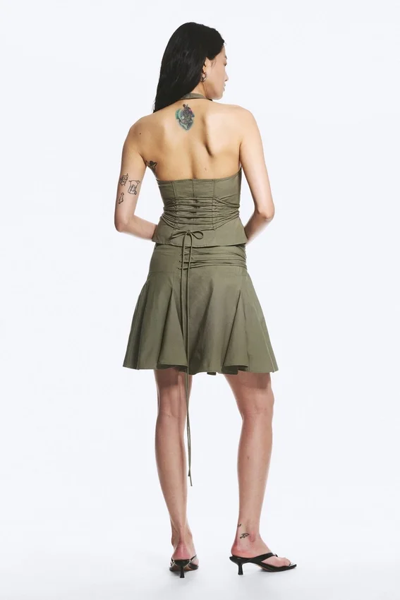 Top halter con cuello en V, cremallera y lazo en la cintura – Verde caqui Top halter con cuello en V, cremallera y lazo en la cintura – Verde caqui