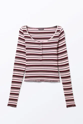 Top Henley corto de canalé – Rayas en rojo oscuro y rosa