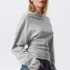 Top plisado de manga larga – Gris claro jaspeado Top plisado de manga larga – Gris claro jaspeado