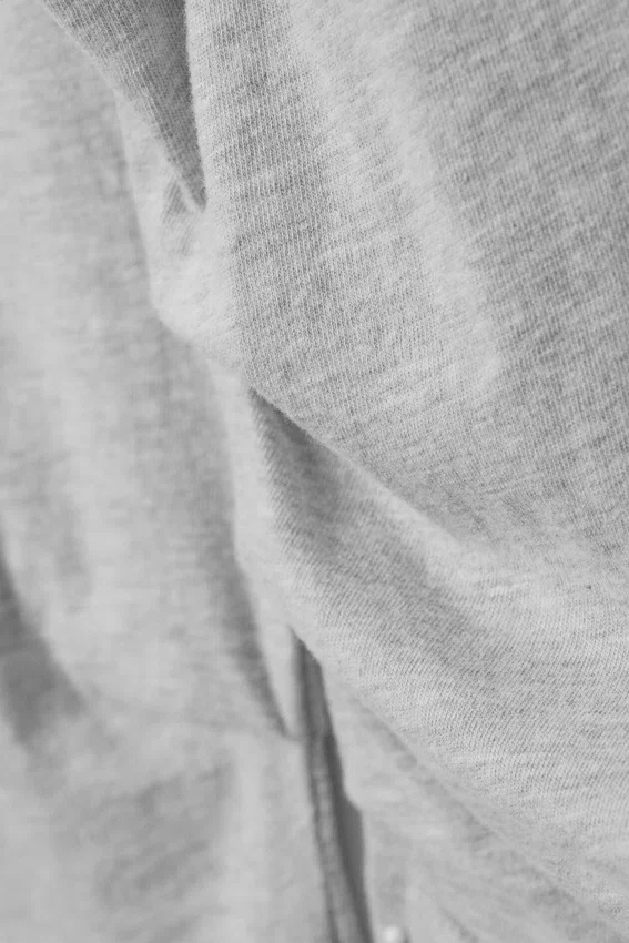 Top plisado de manga larga – Gris claro jaspeado Top plisado de manga larga – Gris claro jaspeado