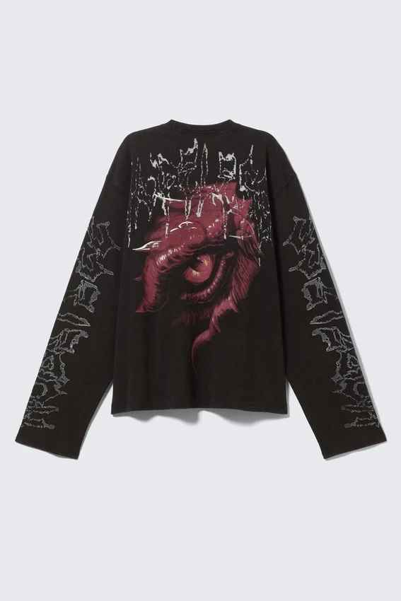 Top recto estampado de manga larga – Negro lavado – Dragon Gaze Top recto estampado de manga larga – Negro lavado – Dragon Gaze