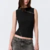 Top sin mangas con costuras perforadas y corte entallado – Negro Top sin mangas con costuras perforadas y corte entallado – Negro