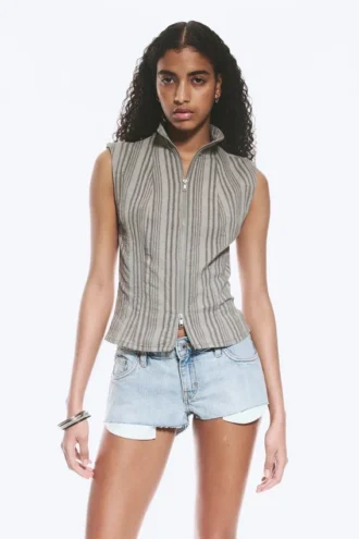Top sin mangas con cuello alto y cremallera – Gris polvoriento