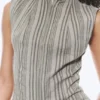 Top sin mangas con cuello alto y cremallera – Gris polvoriento Top sin mangas con cuello alto y cremallera – Gris polvoriento