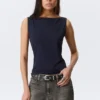 Top sin mangas con cuello barco Annie – Azul oscuro Top sin mangas con cuello barco Annie – Azul oscuro