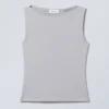 Top sin mangas con cuello barco Annie – Gris Top sin mangas con cuello barco Annie – Gris