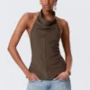 Top sin mangas con cuello drapeado tipo halter – Rayas marrones