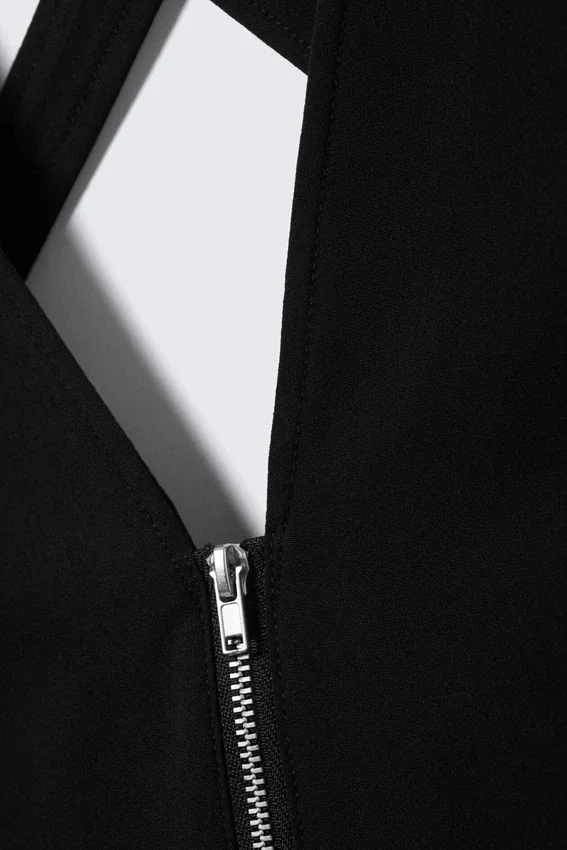 Top sin mangas con cuello en V y cremallera – Negro Top sin mangas con cuello en V y cremallera – Negro