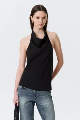 Top sin mangas con cuello halter drapeado – Negro