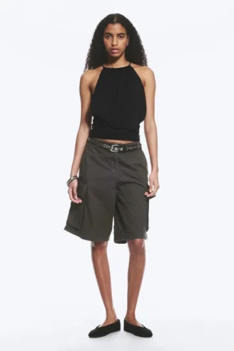 Top sin mangas con fruncido y cuello halter – Negro