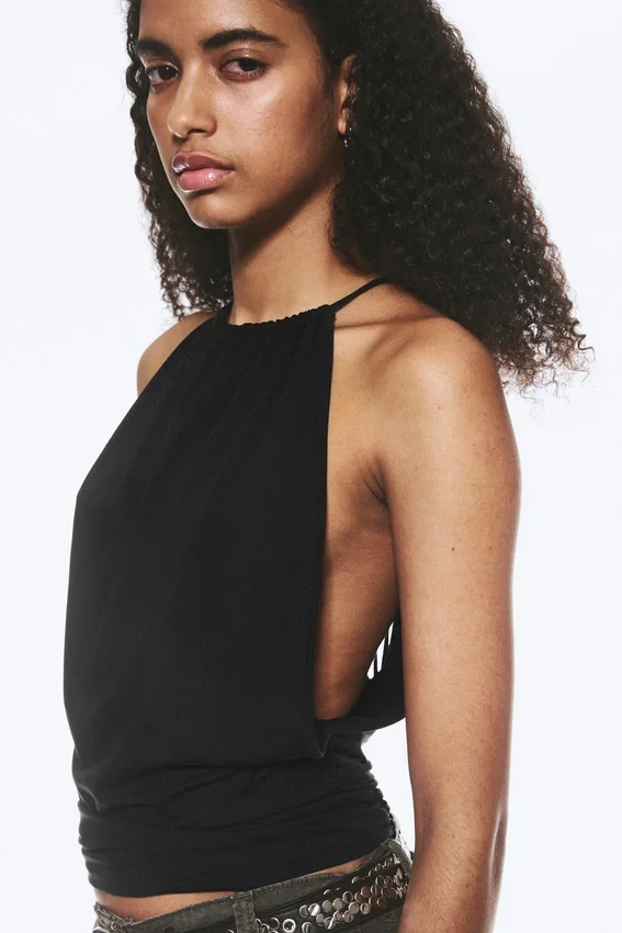 Top sin mangas con fruncido y cuello halter – Negro Top sin mangas con fruncido y cuello halter – Negro
