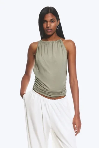 Top sin mangas con fruncido y cuello halter – Verde caqui apagado