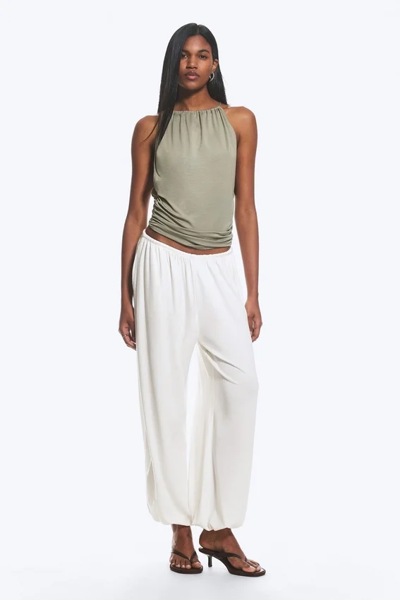 Top sin mangas con fruncido y cuello halter – Verde caqui apagado Top sin mangas con fruncido y cuello halter – Verde caqui apagado
