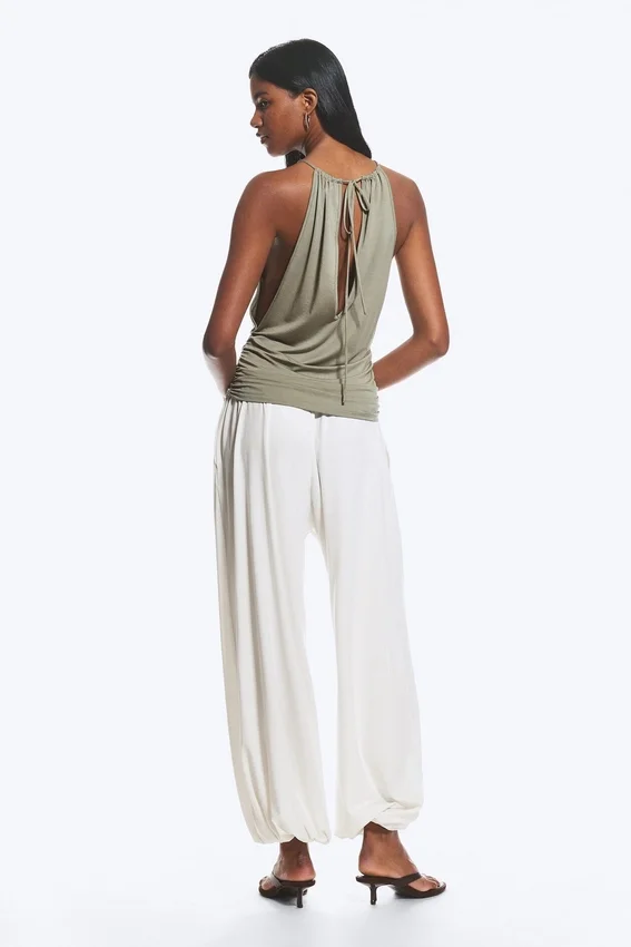 Top sin mangas con fruncido y cuello halter – Verde caqui apagado Top sin mangas con fruncido y cuello halter – Verde caqui apagado