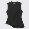 Top sin mangas con peplum asimétrico – Gris oscuro