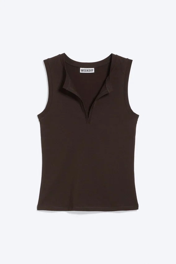 Top sin mangas de corte ajustado con cuello en V – Marrón oscuro Top sin mangas de corte ajustado con cuello en V – Marrón oscuro
