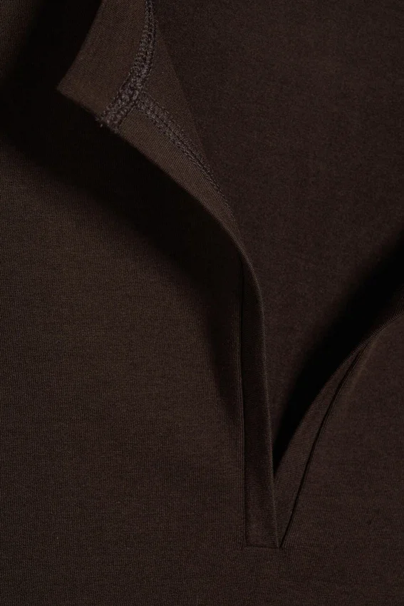 Top sin mangas de corte ajustado con cuello en V – Marrón oscuro Top sin mangas de corte ajustado con cuello en V – Marrón oscuro