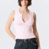 Top sin mangas de corte ajustado con cuello en V – Rosa claro Top sin mangas de corte ajustado con cuello en V – Rosa claro