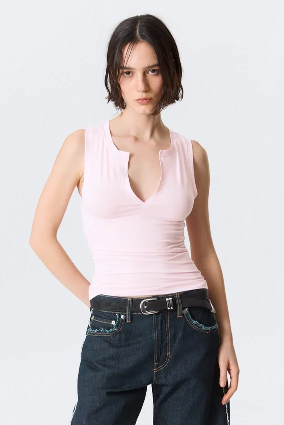 Top sin mangas de corte ajustado con cuello en V – Rosa claro Top sin mangas de corte ajustado con cuello en V – Rosa claro
