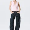 Top sin mangas de corte ajustado con cuello en V – Rosa claro Top sin mangas de corte ajustado con cuello en V – Rosa claro