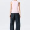 Top sin mangas de corte ajustado con cuello en V – Rosa claro Top sin mangas de corte ajustado con cuello en V – Rosa claro