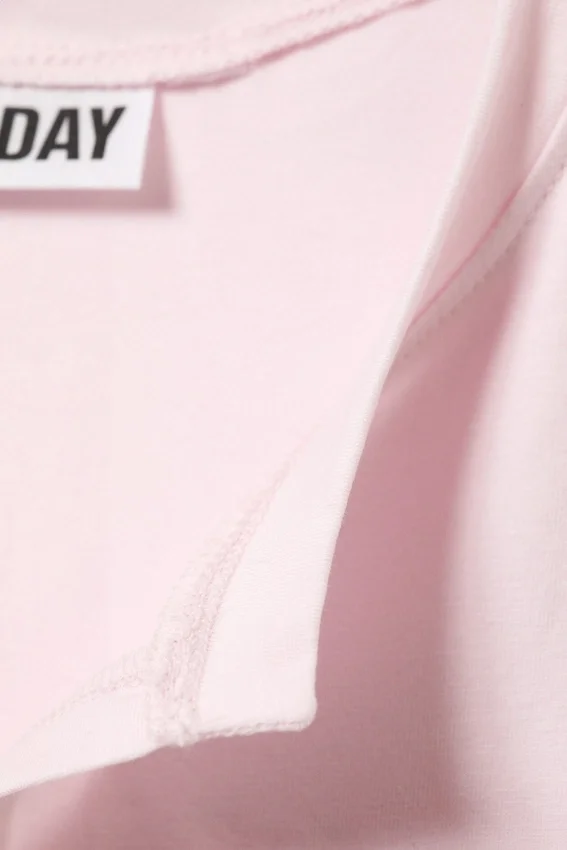 Top sin mangas de corte ajustado con cuello en V – Rosa claro Top sin mangas de corte ajustado con cuello en V – Rosa claro