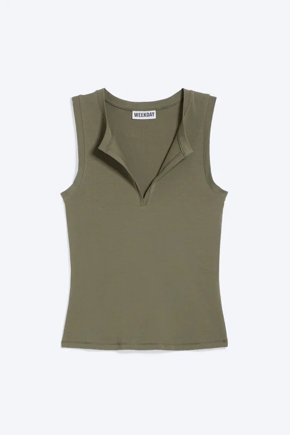 Top sin mangas de corte entallado con cuello en V – Verde caqui apagado Top sin mangas de corte entallado con cuello en V – Verde caqui apagado