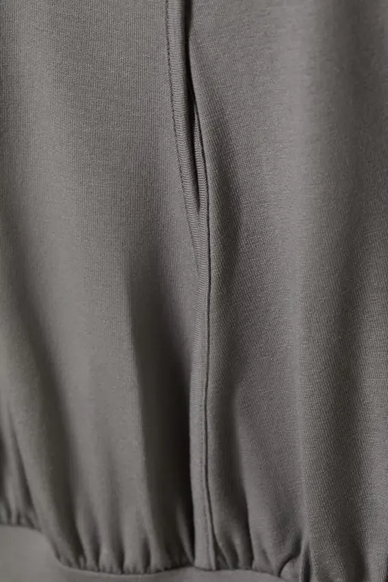 Top sin mangas de cuello alto – Gris Top sin mangas de cuello alto – Gris