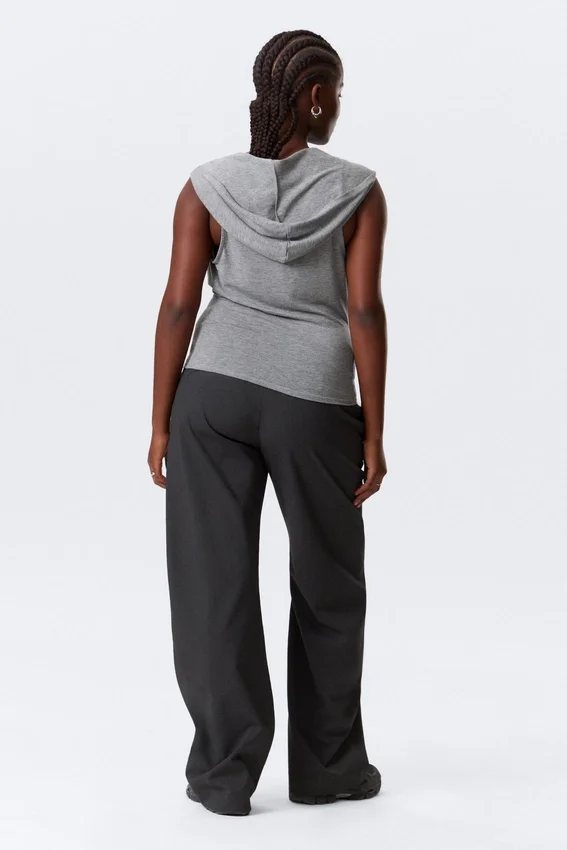 Top sin mangas de lyocell con capucha drapeada – Gris jaspeado Top sin mangas de lyocell con capucha drapeada – Gris jaspeado