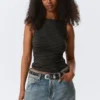Top sin mangas de rayas con cuello barco Annie – Rayas negras y grises Top sin mangas de rayas con cuello barco Annie – Rayas negras y grises