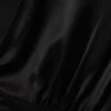 Top sin mangas de satén con cuello en V – Negro