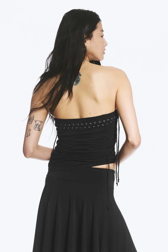 Top sin tirantes con lazo cruzado – Negro Top sin tirantes con lazo cruzado – Negro