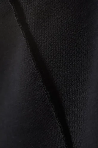 Top suave de cuello alto – Negro