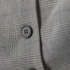 Top tipo chaleco con cuello cuadrado – Cuadros oscuros Top tipo chaleco con cuello cuadrado – Cuadros oscuros