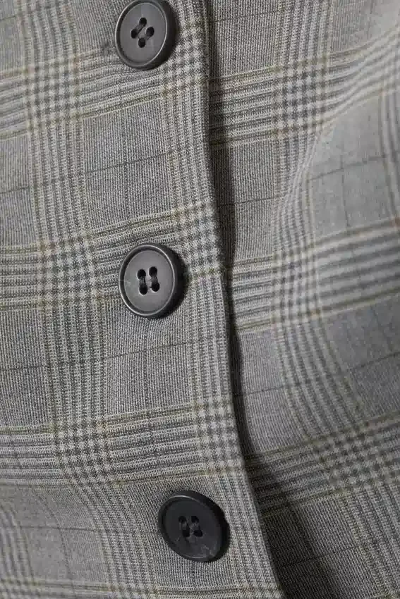 Top tipo chaleco con cuello cuadrado – Cuadros oscuros Top tipo chaleco con cuello cuadrado – Cuadros oscuros