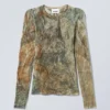 Top transparente de manga larga estampado – Abstract Fairytale Top transparente de manga larga estampado – Abstract Fairytale