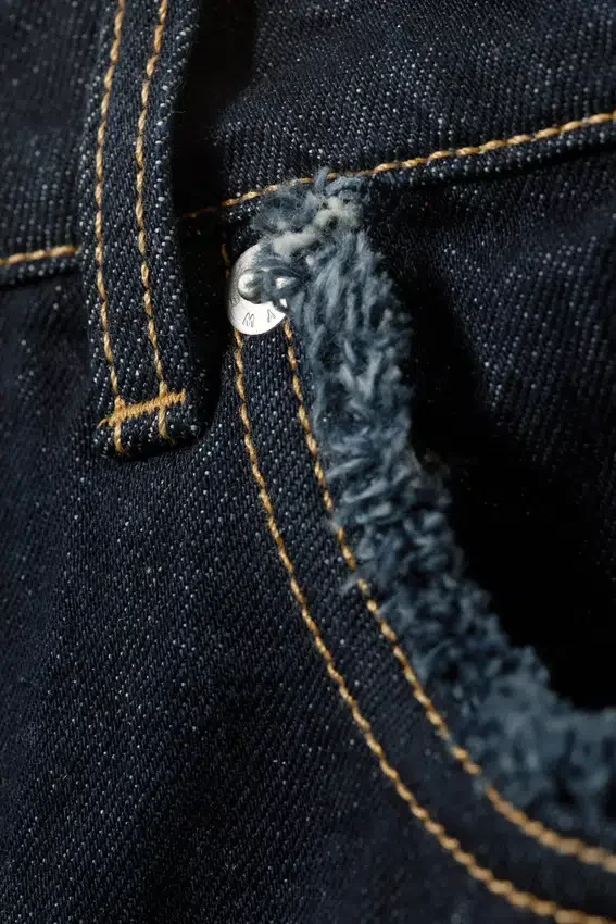 Vaqueros Abell de talle medio y corte Barrel – Blue Rinse – Azul oscuro Vaqueros Abell de talle medio y corte Barrel – Blue Rinse – Azul oscuro